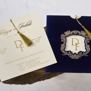 Pozivnice od pliša sa zlatnim detaljima